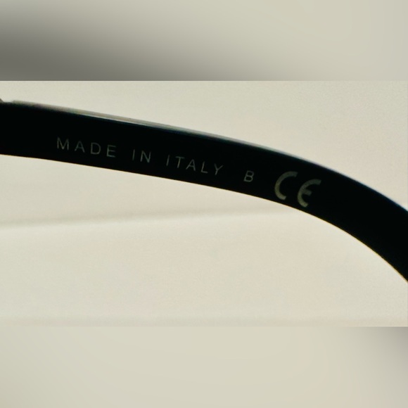 Chanel: Pearl Sunglasses, Square, Black - Picture 5 of 8